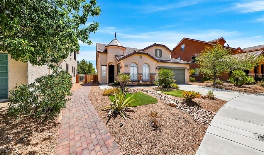 792 Valley Rise Dr, Henderson, NV 89052 - 5 Beds, 3 Bath