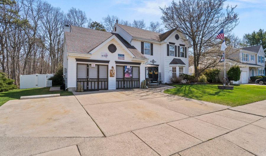 5 Brentwood Dr, Bayville, NJ 08721 - 4 Beds, 3 Bath