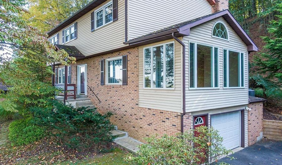 310 4TH St, Reading, PA 19607 - 4 Beds, 3 Bath