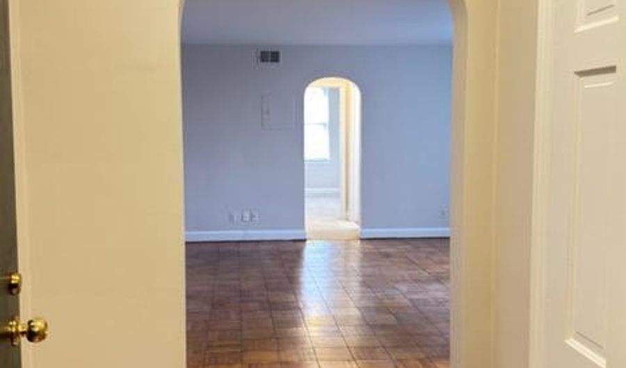 24 S OLD GLEBE Rd S 202, Arlington, VA 22204 - 1 Beds, 1 Bath