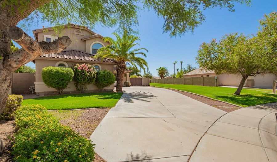 2325 N 112TH Ave, Avondale, AZ 85392 - 5 Beds, 3 Bath