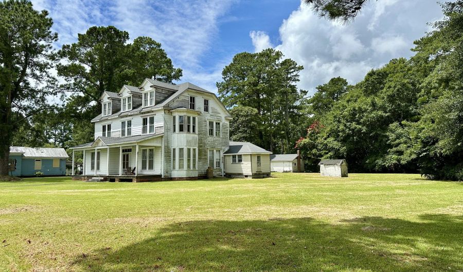 207 N 5th St, Aurora, NC 27806 - 3 Beds, 2 Bath