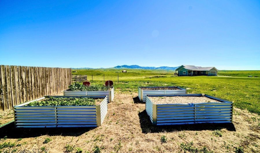 240 E Highwood Rd, Belt, MT 59412 - 5 Beds, 3 Bath
