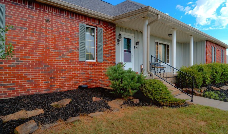 1011 12000 Rd, Altamont, KS 67330 - 4 Beds, 3 Bath