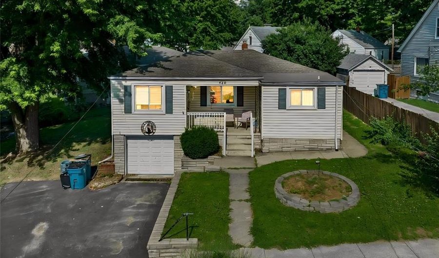 240 Herbert St, Alton, IL 62002 - 2 Beds, 2 Bath