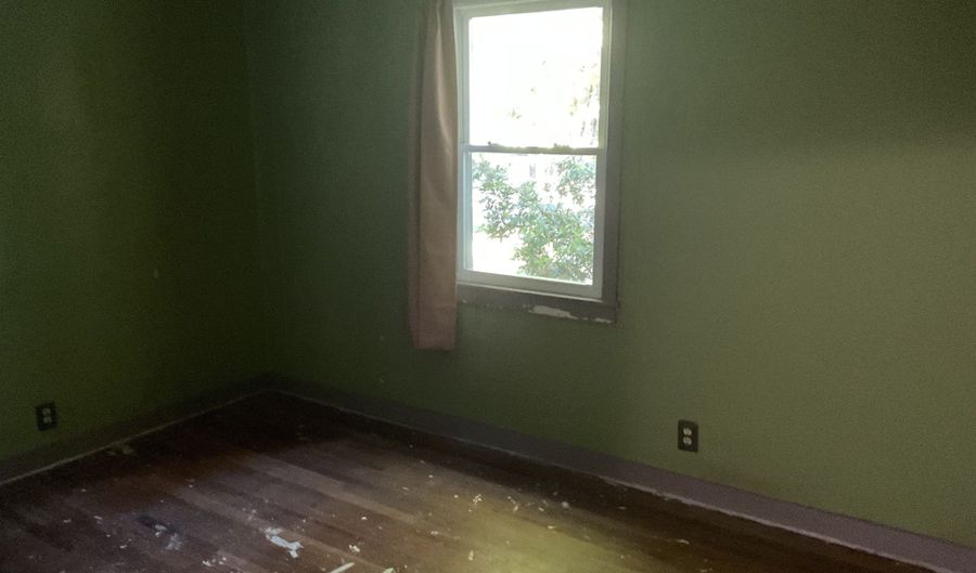 4 Elgin Ave, Bethel, CT 06801 - 2 Beds, 1 Bath
