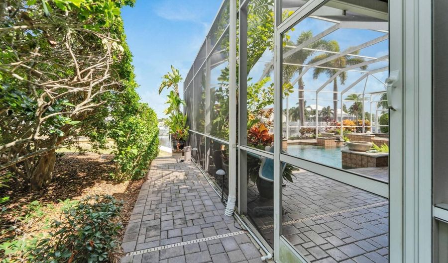 517 Mirabay Blvd, Apollo Beach, FL 33572 - 3 Beds, 4 Bath