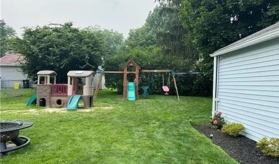 256 S Roanoke Ave, Austintown, OH 44515 - 4 Beds, 1 Bath