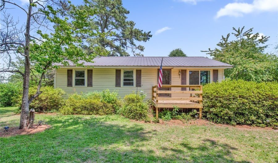 219 E Clinton St, Autryville, NC 28318 - 2 Beds, 2 Bath