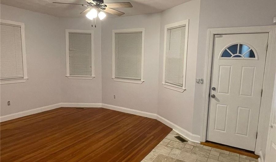 25 Old Oak Ave Ave 1, Cranston, RI 02920 - 2 Beds, 1 Bath