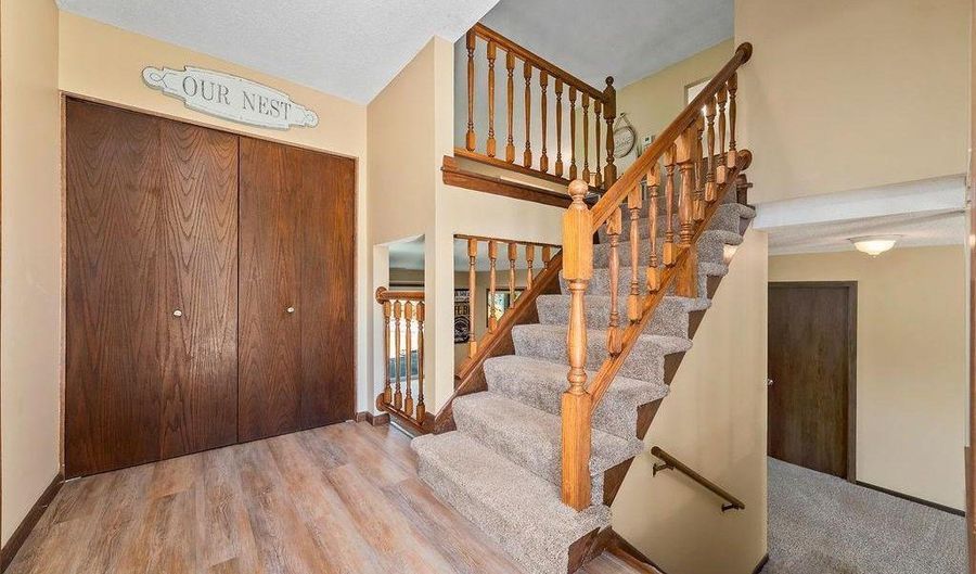 15769 Hayes Trl, Apple Valley, MN 55124 - 4 Beds, 3 Bath