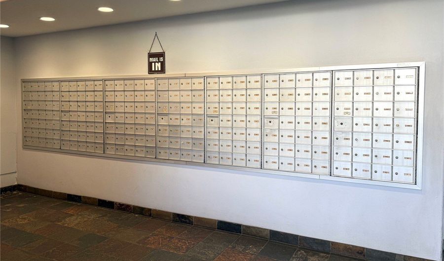 98-450 Koauka Loop 201, Aiea, HI 96701 - 1 Beds, 1 Bath