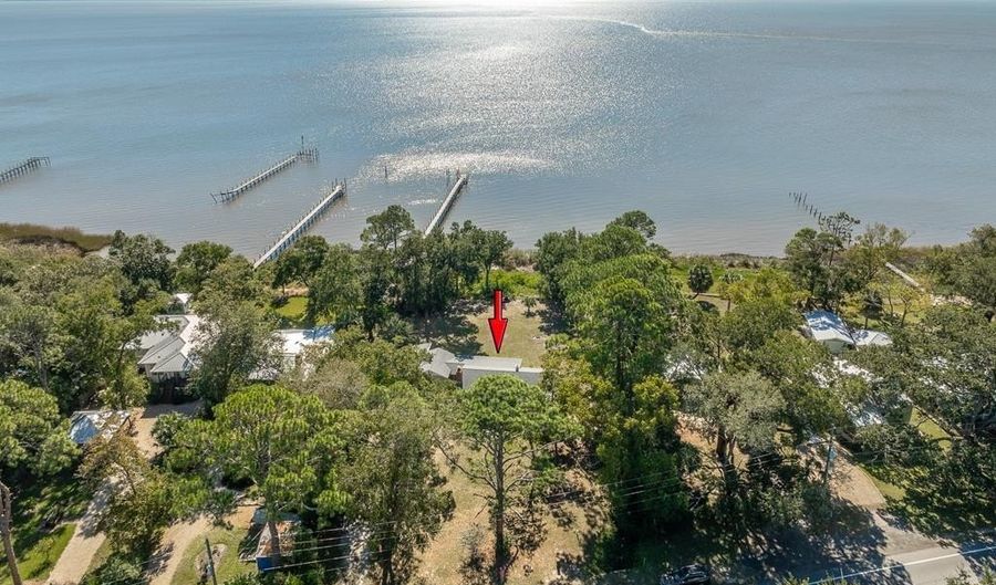 254 Hwy 98 W, Apalachicola, FL 32320 - 3 Beds, 1 Bath