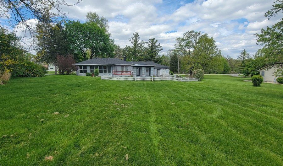 24049 W Grass Lake Rd, Antioch, IL 60002 - 3 Beds, 2 Bath