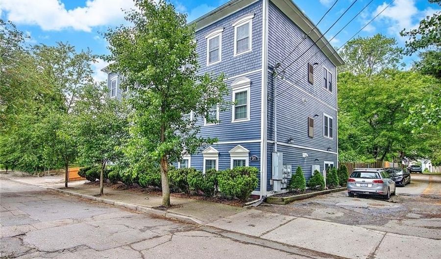 31 Commercial St B, Cranston, RI 02905 - 2 Beds, 1 Bath