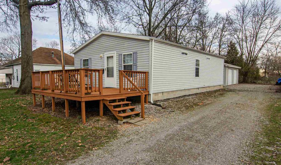 1116 BLAKELY St, Benton, IL 62812 - 2 Beds, 2 Bath