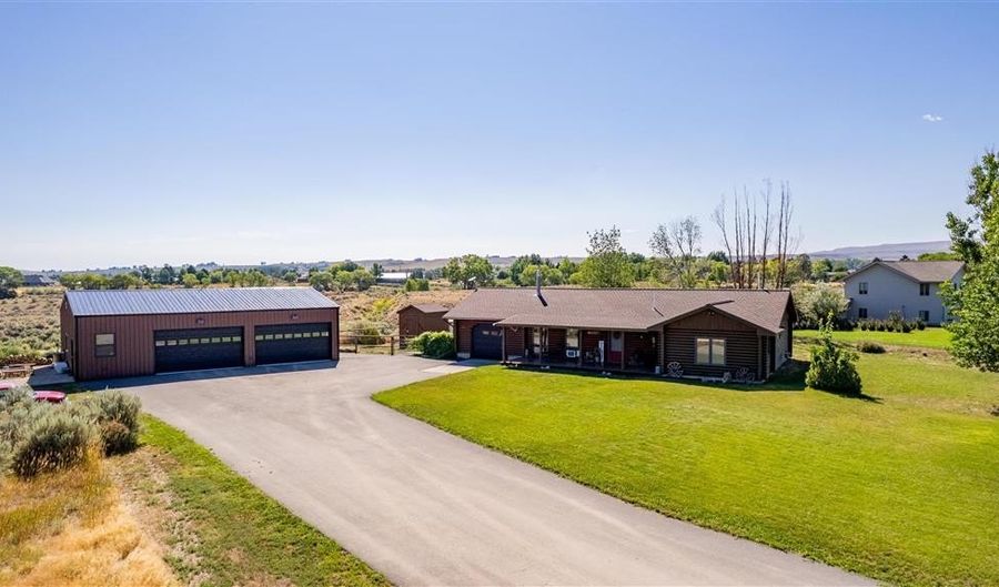 40 Absoraka Dr, Cody, WY 82414 - 3 Beds, 2 Bath