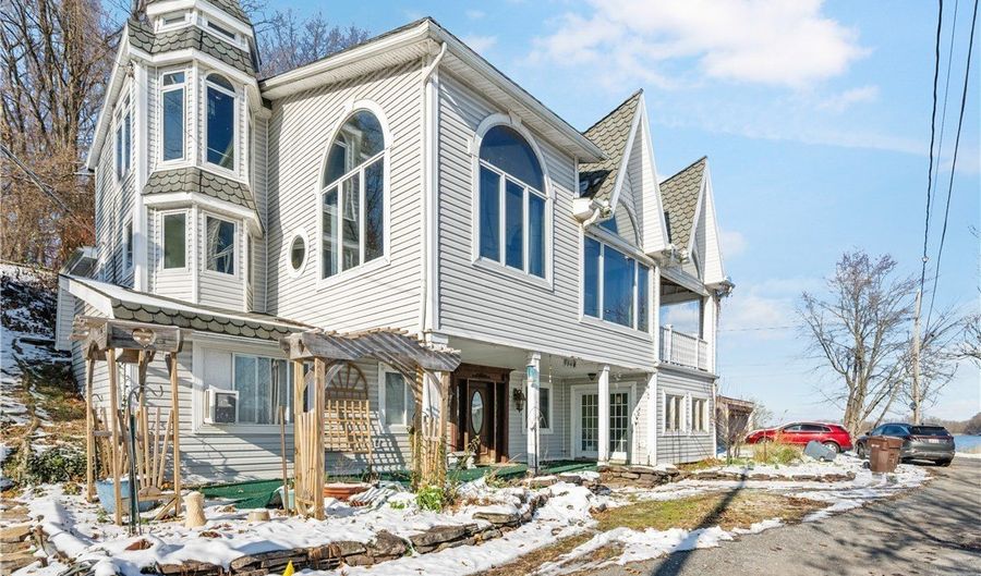 584 Apple Dr, Akron, OH 44319 - 2 Beds, 3 Bath