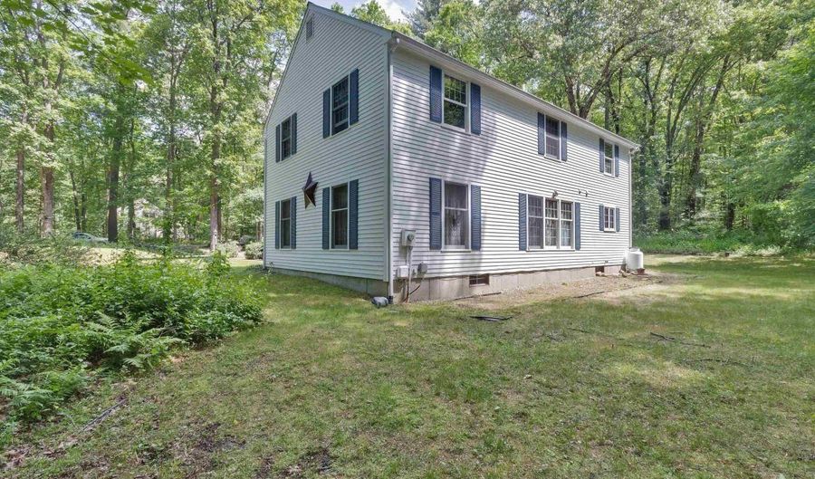 13 Holt Rd, Amherst, NH 03031 - 4 Beds, 3 Bath