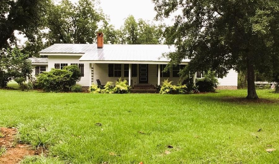 2195 Coffee Rd, Barwick, GA 31626 - 3 Beds, 3 Bath