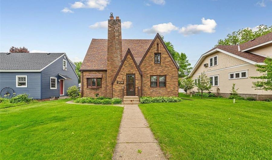 209 E Main St, Arlington, MN 55307 - 4 Beds, 1 Bath