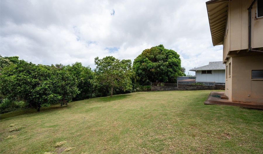 98-1383 Akaaka St, Aiea, HI 96701 - 6 Beds, 4 Bath