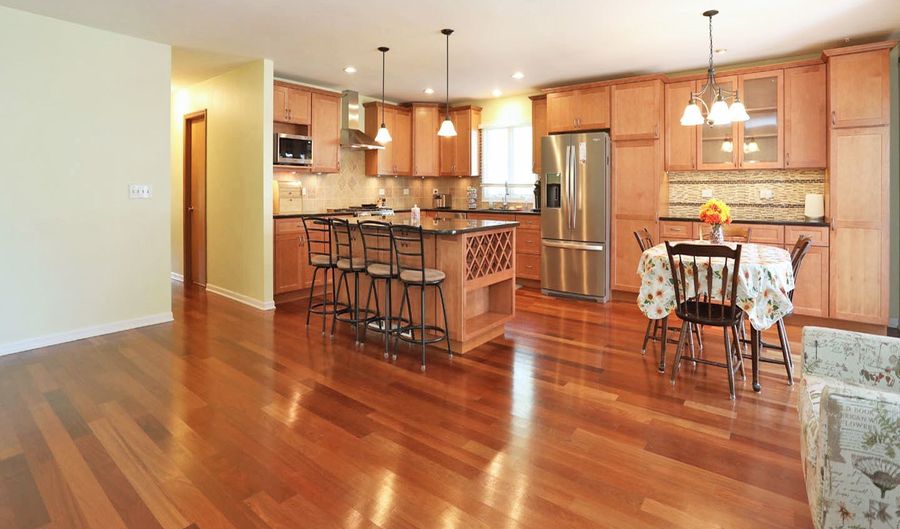 910 S Vista Dr, Algonquin, IL 60102 - 4 Beds, 3 Bath
