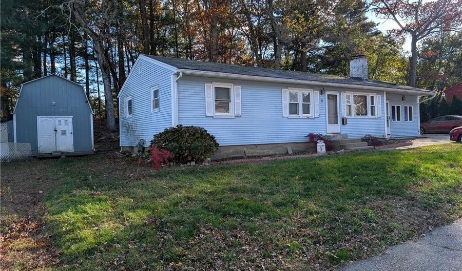 8 Grant Dr, Coventry, RI 02816 - 3 Beds, 1 Bath