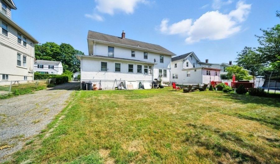 414 Green St, Burlington, NJ 07005 - 6 Beds, 2 Bath