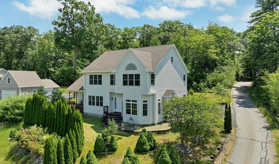 56 Sun Lake Dr, Belmont, NH 03220 - 5 Beds, 3 Bath
