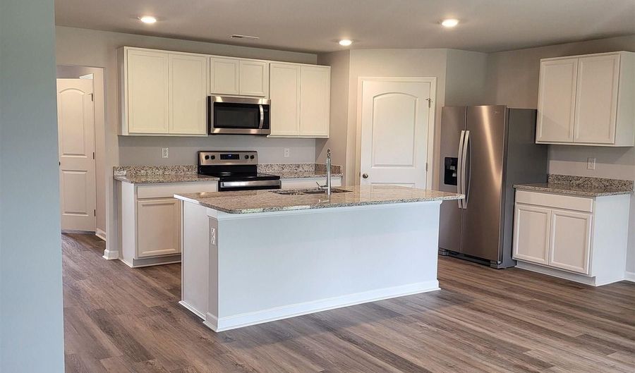 132 Ozy Dr, Athens, AL 35613 - 4 Beds, 2 Bath