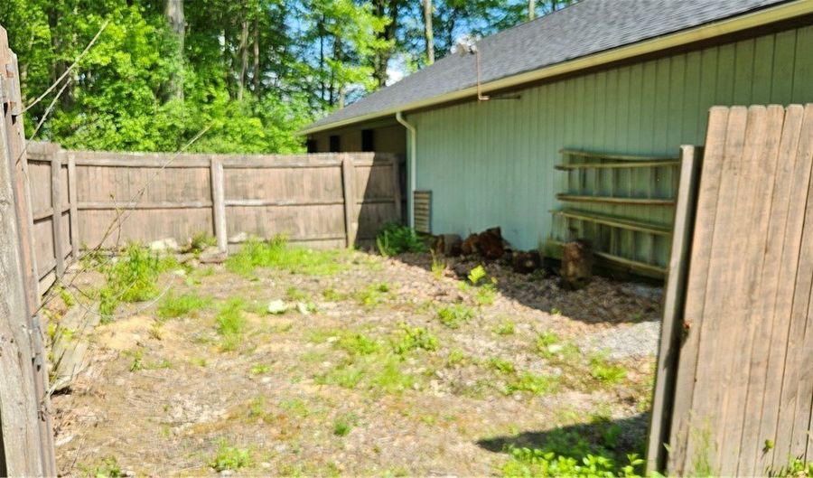 4680 Kirk Rd, Austintown, OH 44515 - 3 Beds, 2 Bath