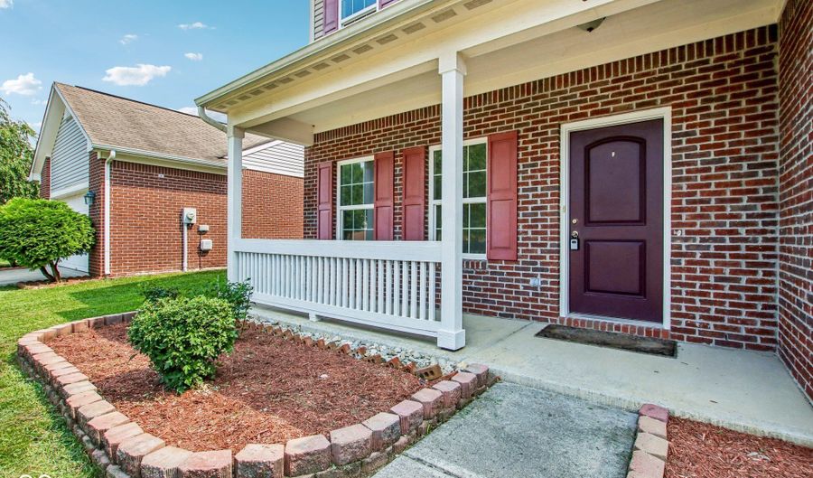 627 Appleseed Dr, Indianapolis, IN 46217 - 4 Beds, 3 Bath