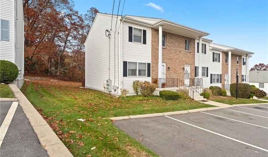 47 Scenery Ln, Johnston, RI 02919 - 2 Beds, 2 Bath