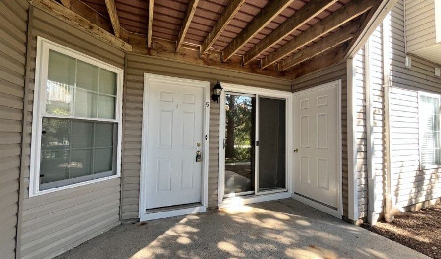5 Cedar Ct, Bedminster, NJ 07921 - 1 Beds, 1 Bath