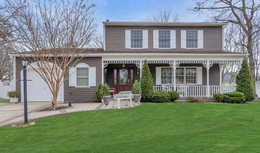 318 Tina Lee Ct, Brick, NJ 08724 - 4 Beds, 3 Bath