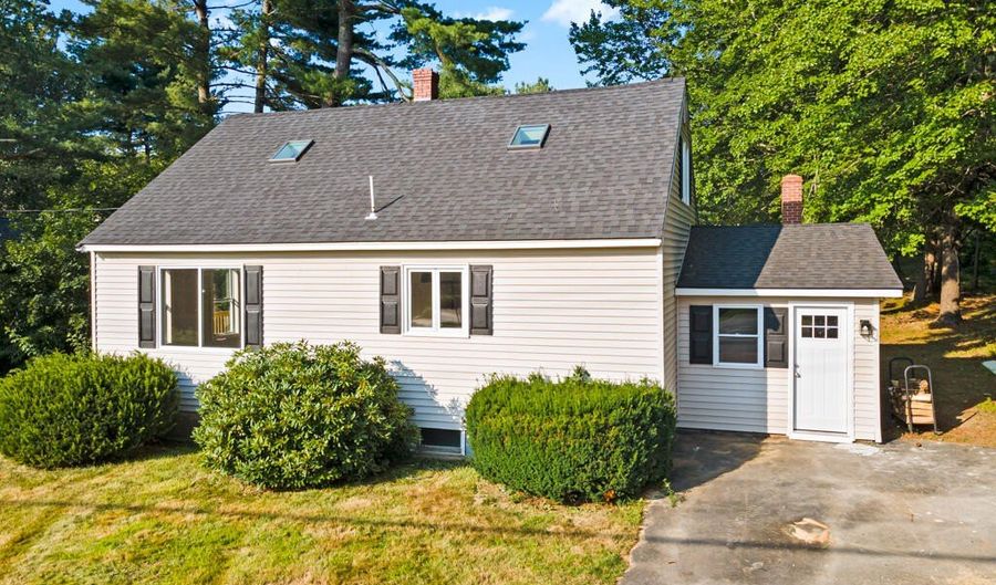1 Blackstrap Rd, Falmouth, ME 04105 - 3 Beds, 1 Bath