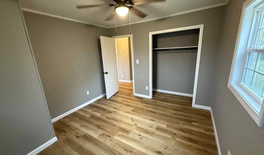 307 E Cumberland St, Albany, KY 42602 - 2 Beds, 1 Bath