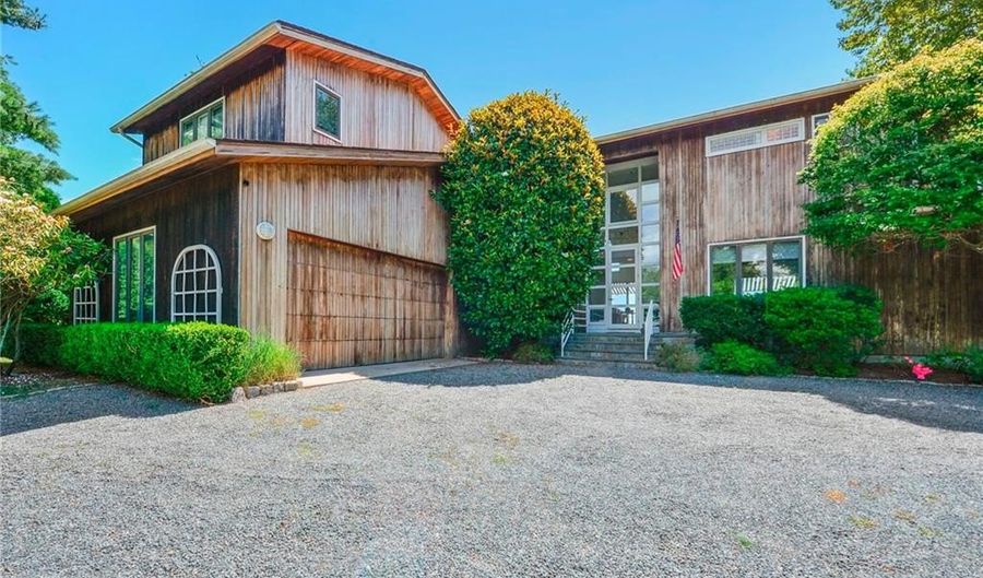 275 Boston Neck Rd, Narragansett, RI 02882 - 4 Beds, 6 Bath