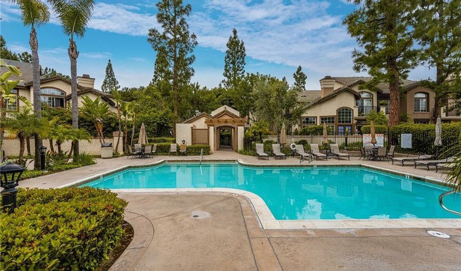 61 Montara Dr, Aliso Viejo, CA 92656 - 2 Beds, 2 Bath