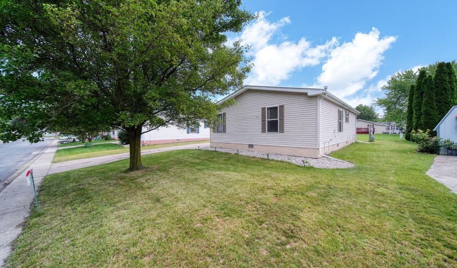 948 Savannah River Dr, Adrian, MI 49221 - 2 Beds, 1 Bath