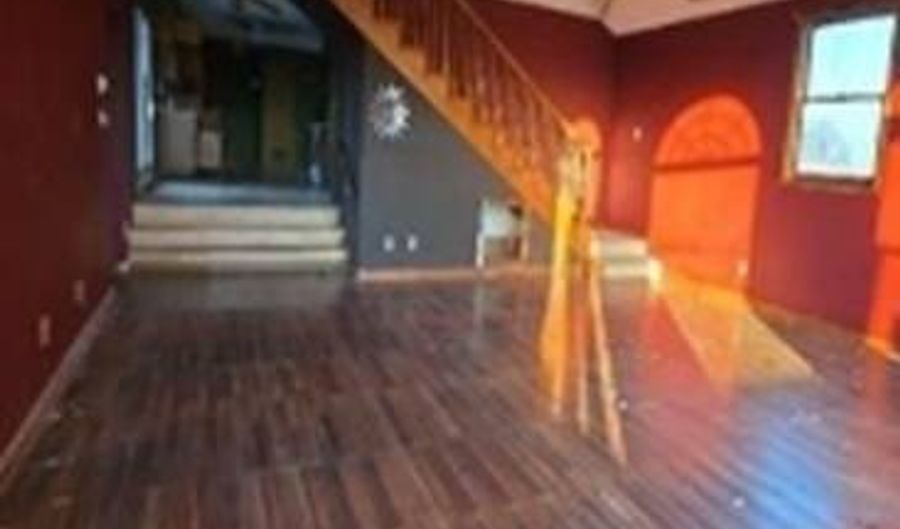 208 S 3rd St, Allendale, IL 62410 - 4 Beds, 3 Bath