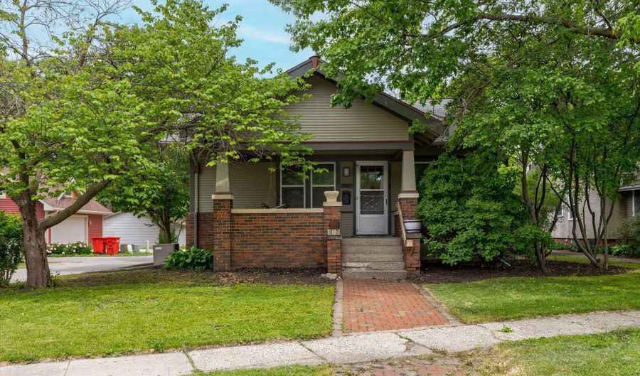 818 Northwestern Ave, Ames, IA 50010 - 3 Beds, 2 Bath