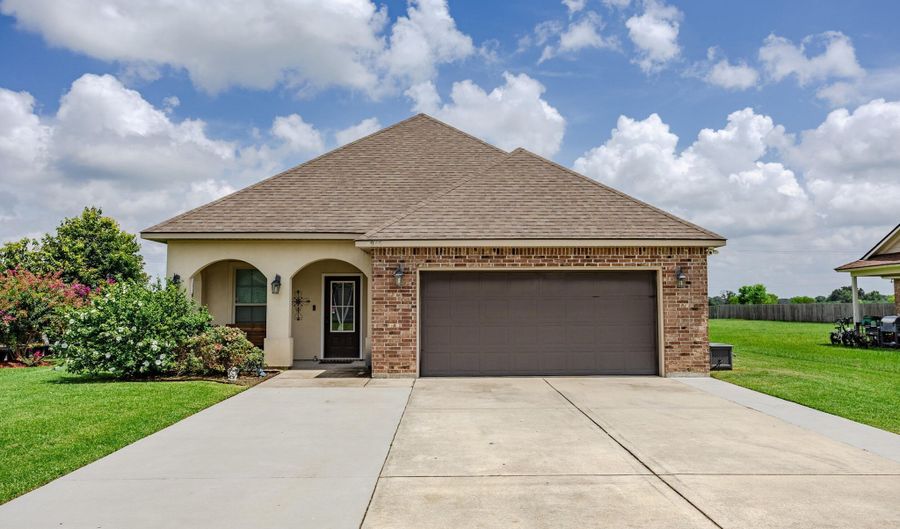 8946 Rue Blanc, Abbeville, LA 70510 - 3 Beds, 2 Bath