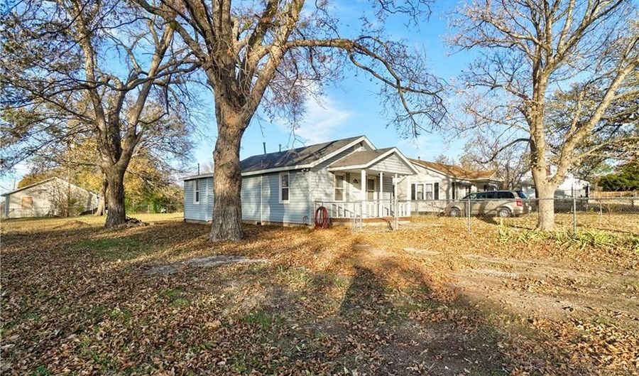 923 W Park St, Tecumseh, OK 74873 - 2 Beds, 1 Bath