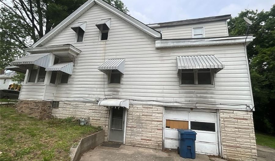901 Washington Ave, Alton, IL 62002 - 6 Beds, 4 Bath