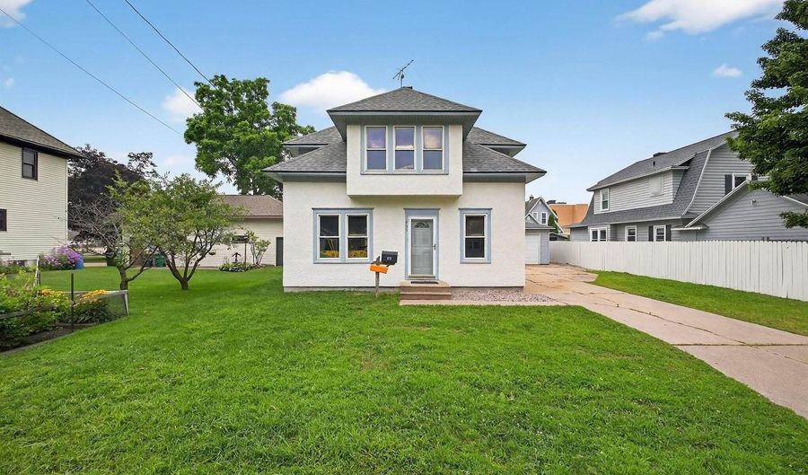 435 Maple St, Wisconsin Rapids, WI 54494 - 3 Beds, 1 Bath