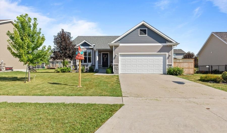 707 18th St SE, Altoona, IA 50009 - 4 Beds, 3 Bath