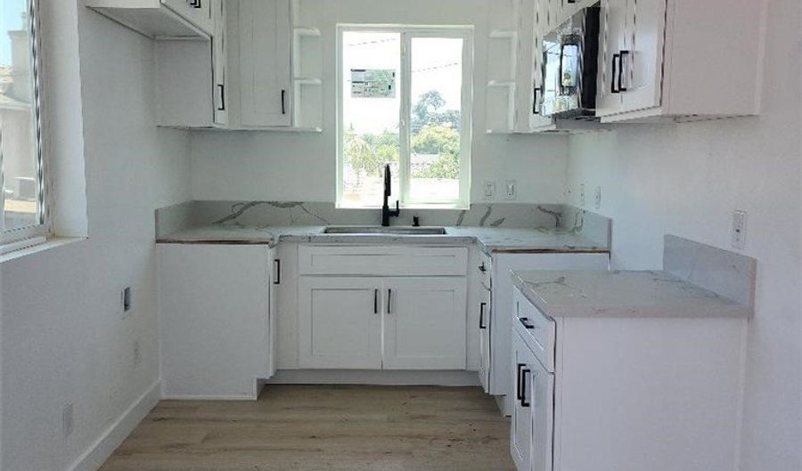 10531 Alexander Ave, South Gate, CA 90280 - 6 Beds, 4 Bath