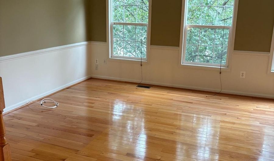 21784 OAKVILLE Ter, Ashburn, VA 20147 - 3 Beds, 4 Bath